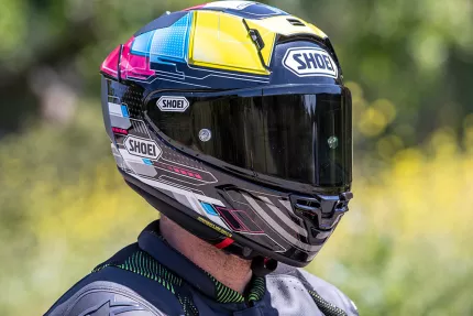 Jak a podle čeho vybrat helmu na motorku?