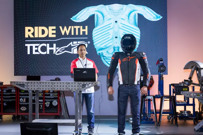 Alpinestars Tech-Air® RACE airbagová vesta + certifikovaný servis airbagů