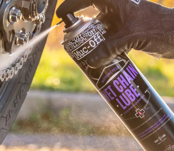 MUC-OFF MOTORCYCLE WET CHAIN LUBE 400 ml - Mazivo na moto řetězy do mokra