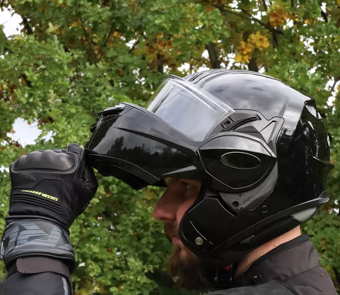 Překlápěcí helma XRC Fronter black glossy