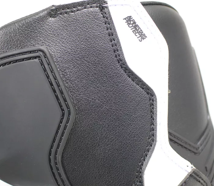 Boty na moto 2025 Alpinestars SMX-6 V3 black/white