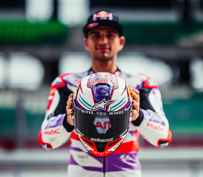 Závodní helma 2024 Alpinestars Supertech R10 Team black/carbon red/white glossy