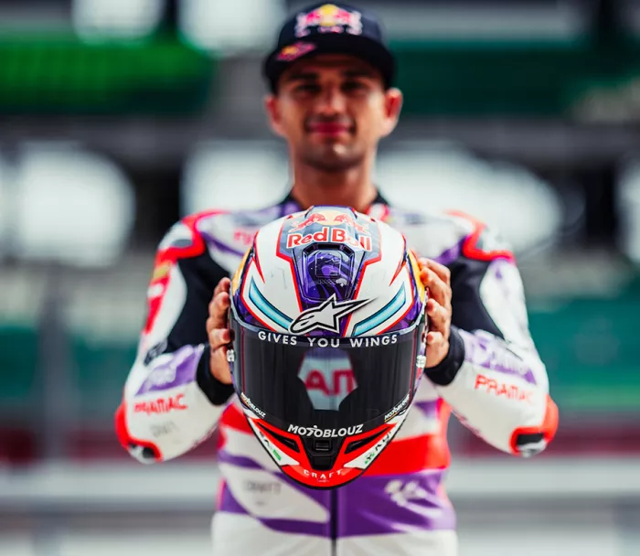 Integrální helma 2024 Alpinestars Supertech R10 Team black/carbon red fluo/dark blue matt